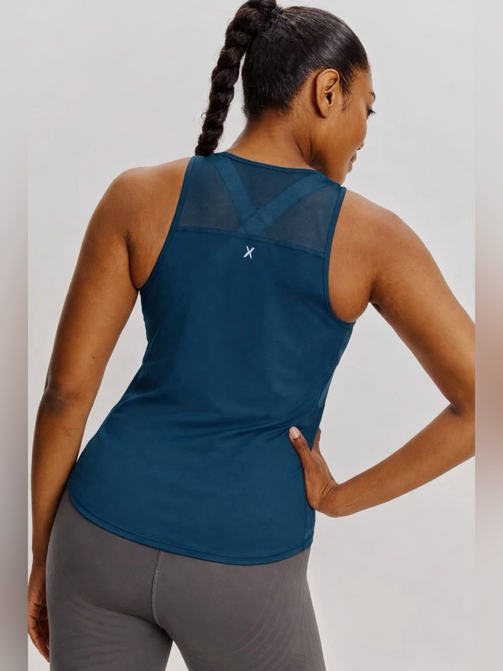 NWT - KNIX - Your Momenta Active Tank in Aurora. Mesh upper back. Large